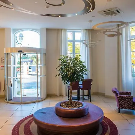 Francois Premier Centre מלון